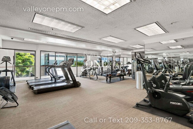 Building Photo - Fully Furnished Condo With Panoramic San Francisco Bay Views and Unbeatable Amenities