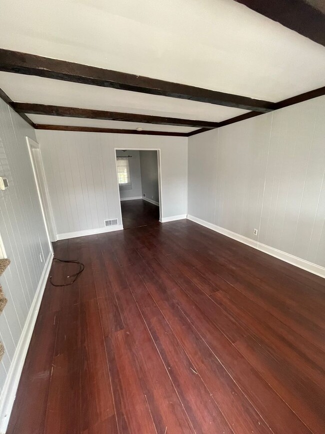 Building Photo - Freshly Painted 3 Bedroom House with Basem...