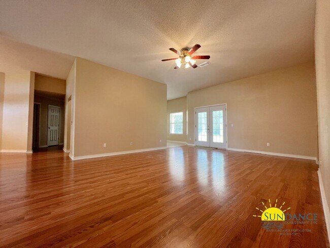 Building Photo - 2130 Pepper Dr