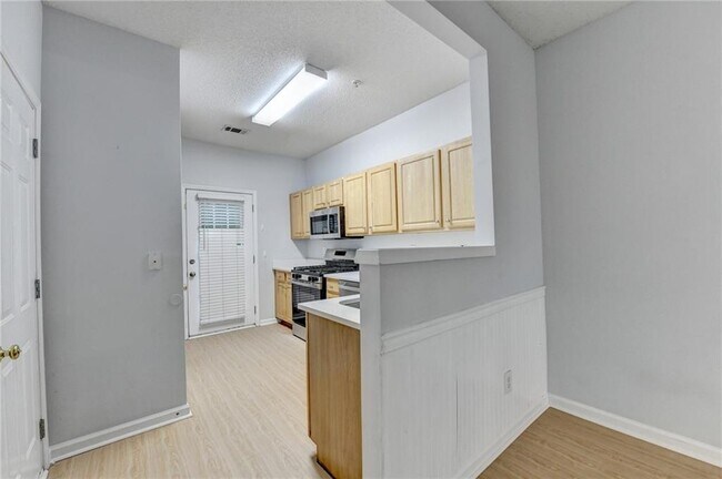 Building Photo - 229 Riverstone Commons Cir