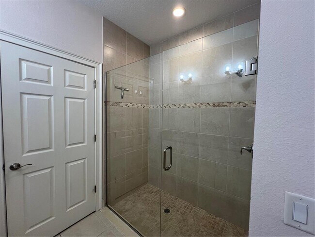 Building Photo - 18 Porter Ln