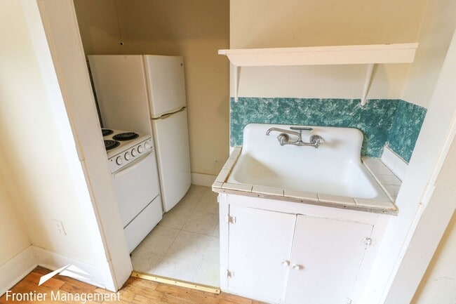 Building Photo - 412 N 11th St