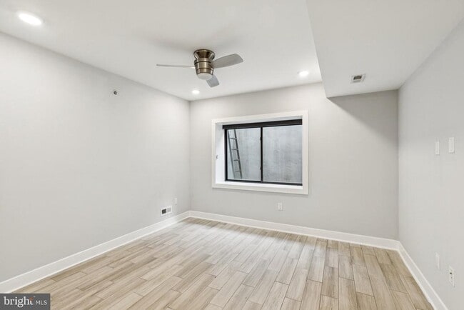 Building Photo - 814 N Uber St