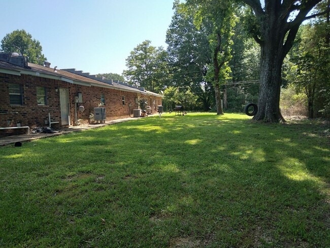 Building Photo - 201 Tucker Inn