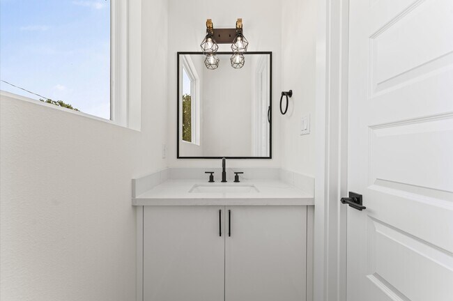 Building Photo - 4102 Alice St