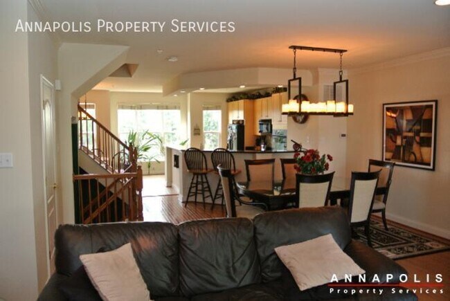 Building Photo - 902 Kestrel Ct