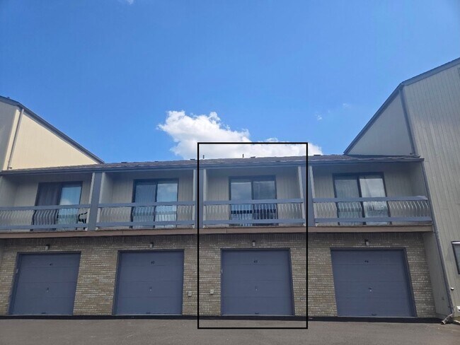 Building Photo - Amenities abound! Spacious, 2-bed & 2.5-ba...