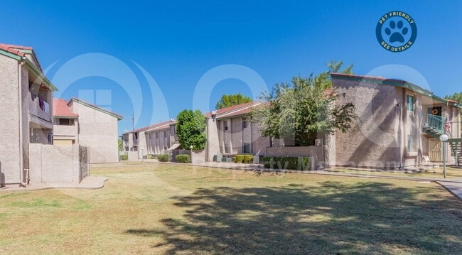 Building Photo - 533 W Guadalupe Rd