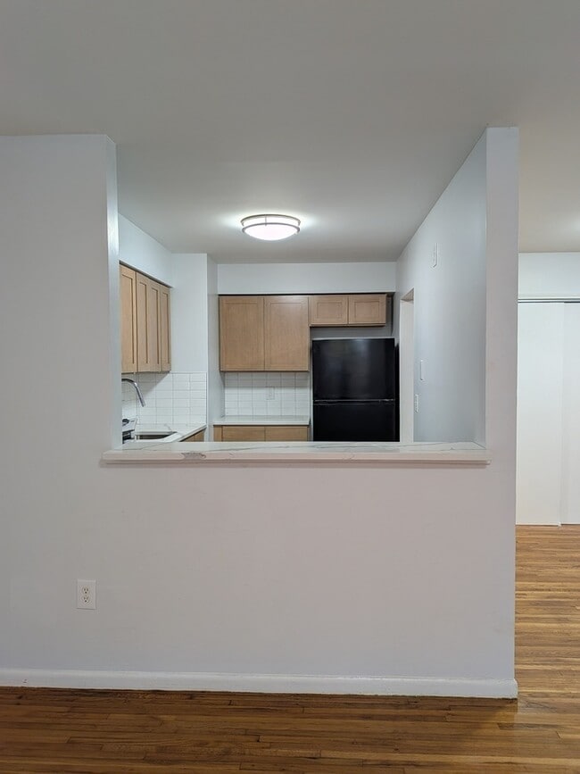 Building Photo - 385 Park Ave