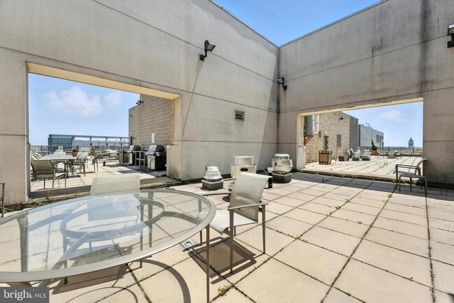 Building Photo - 1150 K St NW