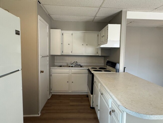 Building Photo - 8 Vine Ln