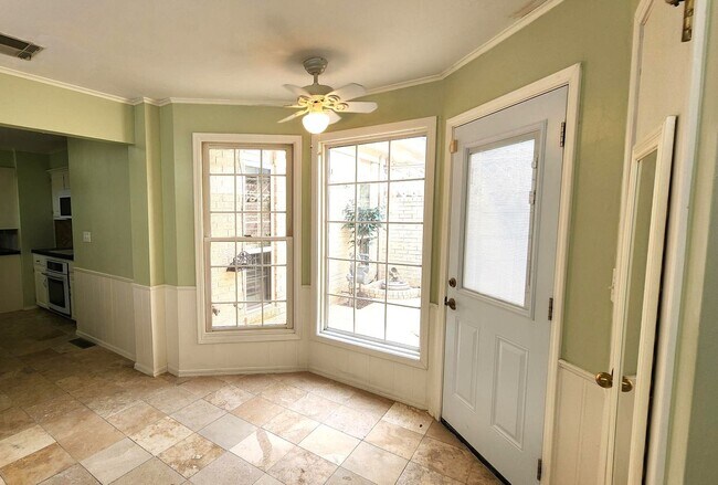 Building Photo - 3 Bed 2 Bath Townhome in Lakehurst Add NW OKC