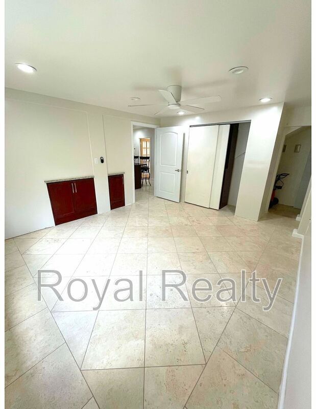 Building Photo - 2755 Dow St