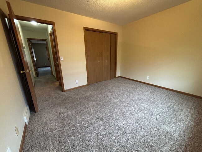 Building Photo - 2135 S 46th Ave
