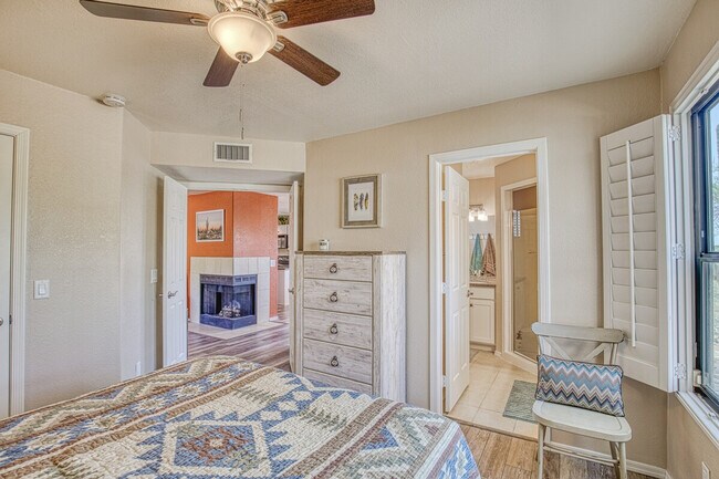 Building Photo - 6655 N Canyon Crest Dr