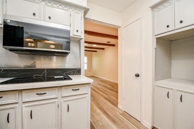 Building Photo - 162 Bluebonnet St