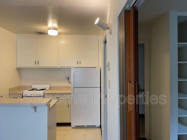 Building Photo - 443 Lee St