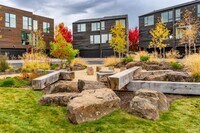 Building Photo - 3 Bedroom 3.5 Bath River Views - Walk to Old Mill