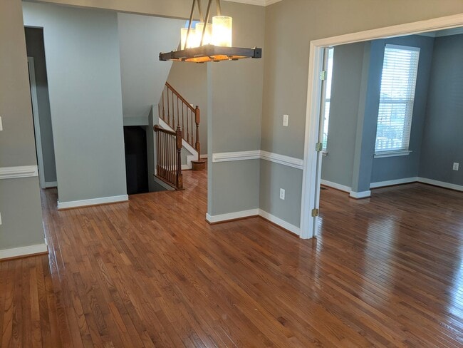 Building Photo - Single Family Home in Established Urbana Highlands Ready before the holidays!