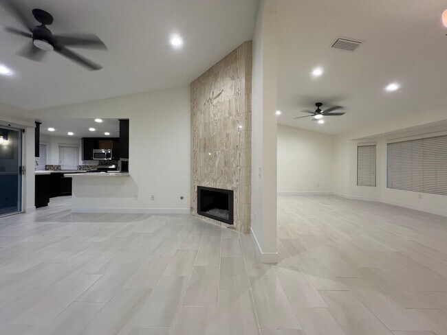 Building Photo - Gorgeous 3 bedrooms, 2 baths in highly desired North La Quinta