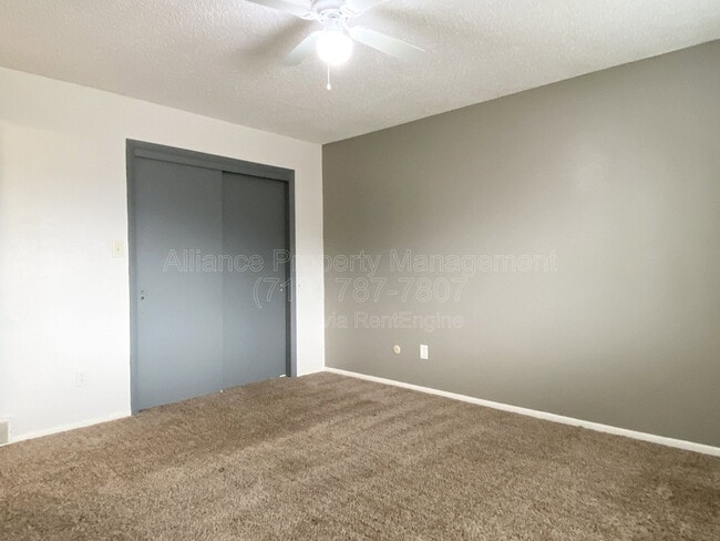 Building Photo - 6087 Del Rey Dr