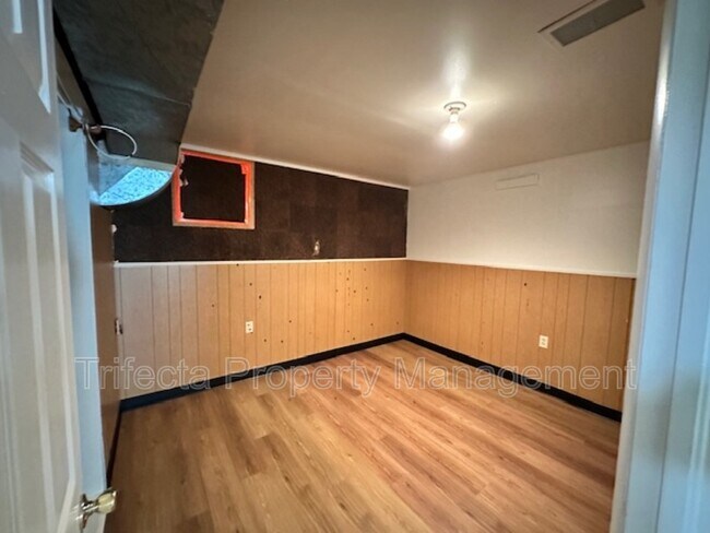 Building Photo - 622 Miller Dr