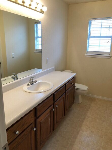 Master Bath - 600 Woods Dr