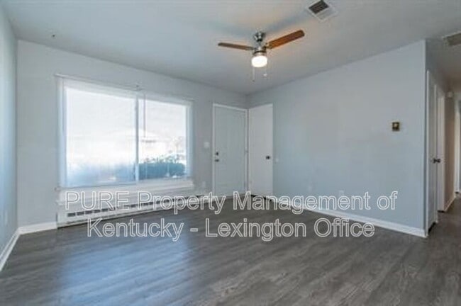 Building Photo - 304 Woodcross Pl