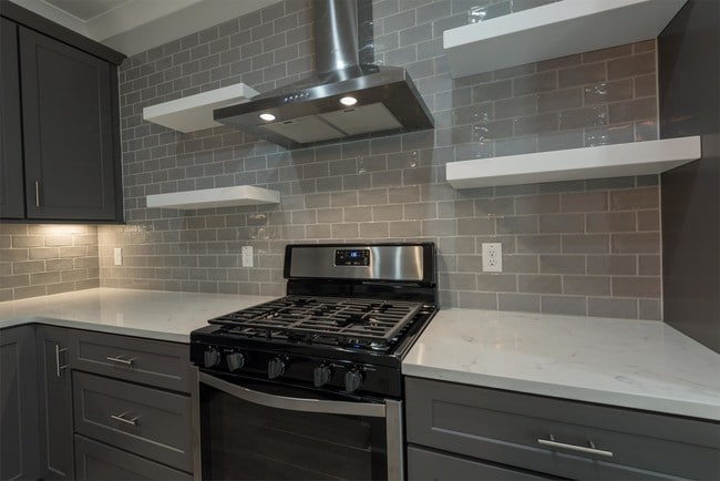 Building Photo - 9 Sanctuary Ct