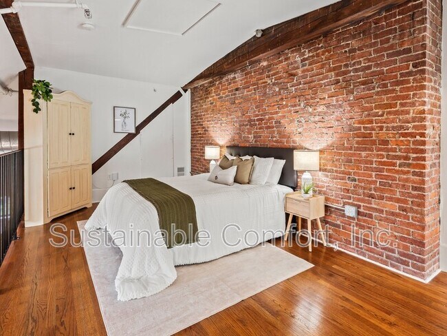 Building Photo - 28 Adams St