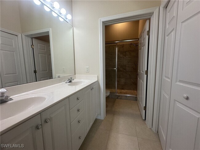 Building Photo - 1320 Charleston Square Dr