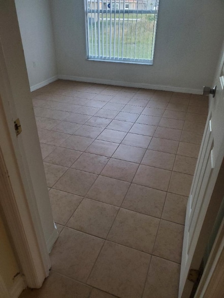 Building Photo - 148 Columbia Dr