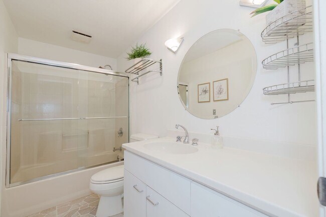 Building Photo - Furnished Bainbridge Island Waterfront Home with Incredible Views