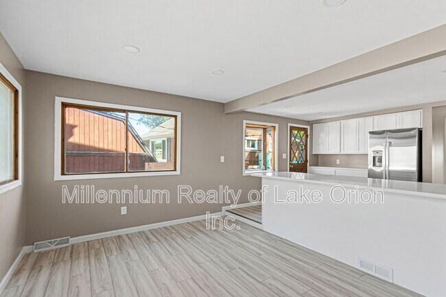 Building Photo - 391 Shady Oaks St