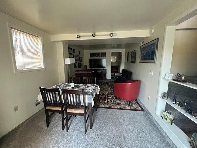 Building Photo - 3219 31st Ave W