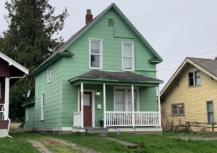 Building Photo - 4 Bedroom, 1 bathroom Home in the York nei...