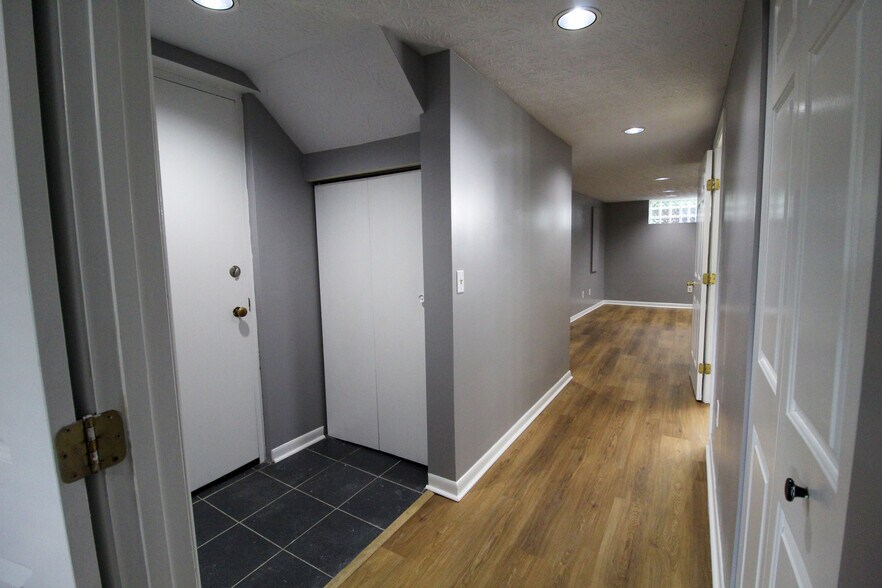 Building Photo - 2127 Deerfield Pl