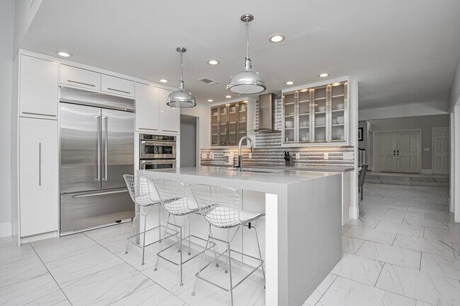 Building Photo - 22504 Esplanada Cir