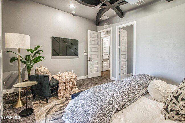 Building Photo - 6716 Rio Haciendas