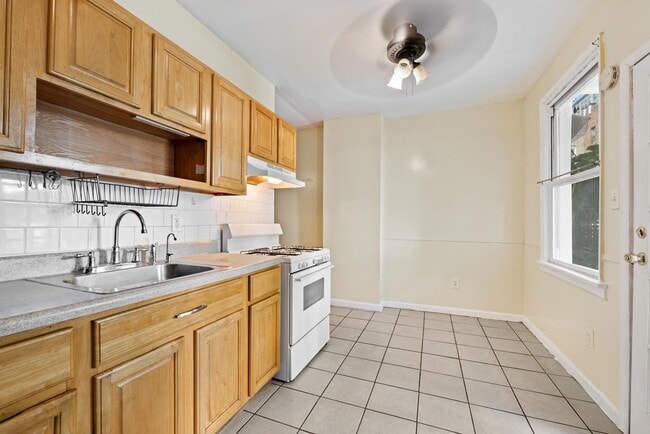 Building Photo - 44 Court House Pl