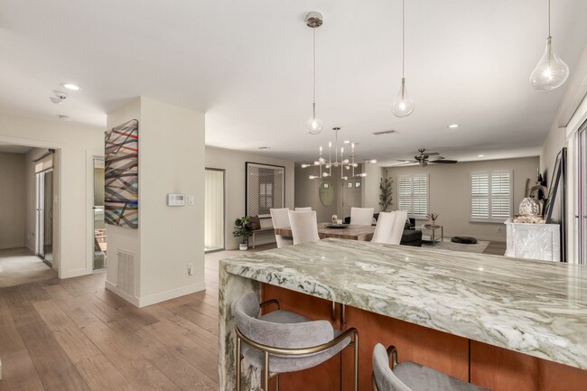 Building Photo - Spacious 2 Bed, 2 Bath Woodland Park Townhome