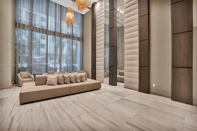 Building Photo - 1010 SW 2nd Ave