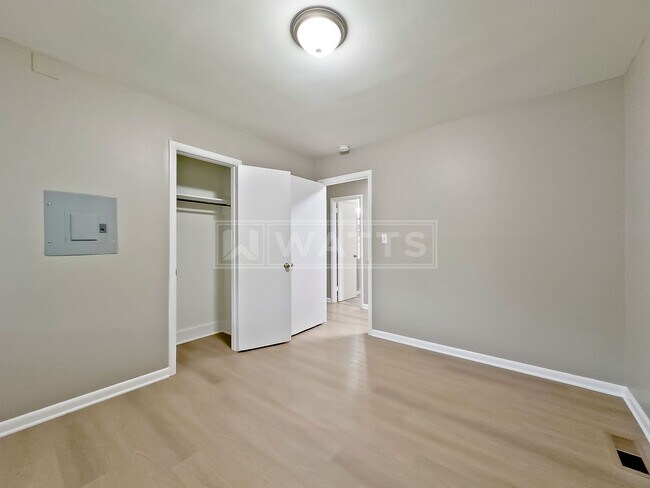 Building Photo - 559 63rd St S