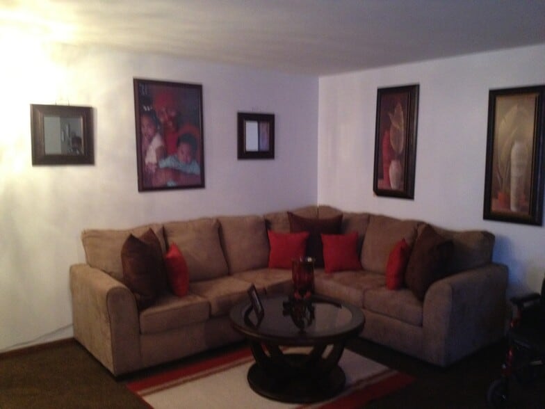 Primary Photo - 3104 Hascall St