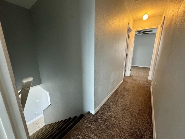 Building Photo - Contemporary Townhome for Rent in Davenpor...