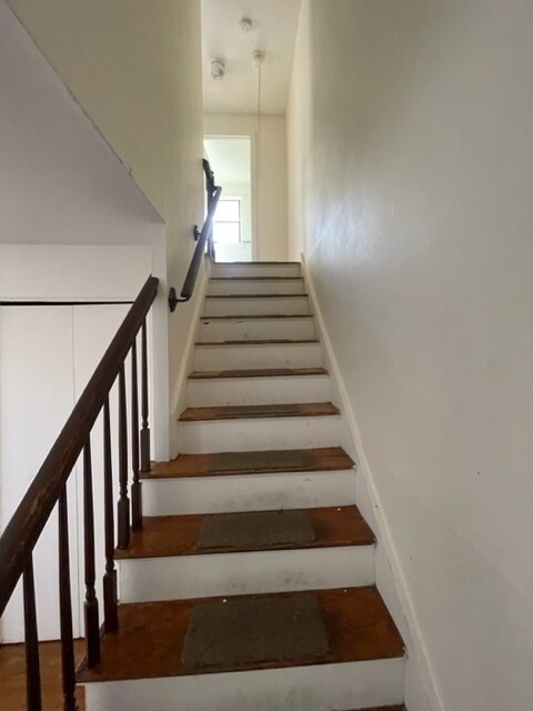 Building Photo - 10 Henderson Dr