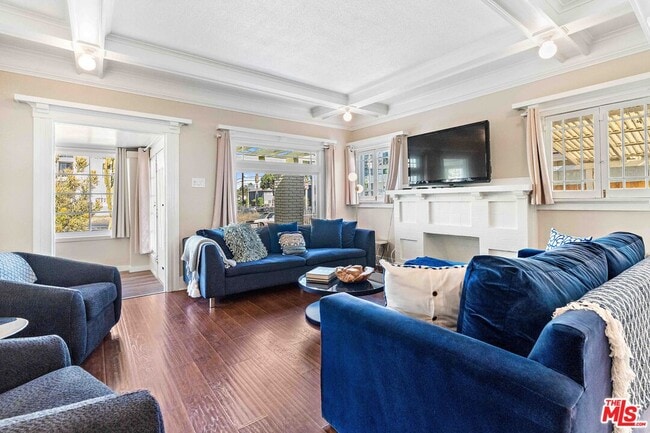 Building Photo - 607 N Gramercy Pl