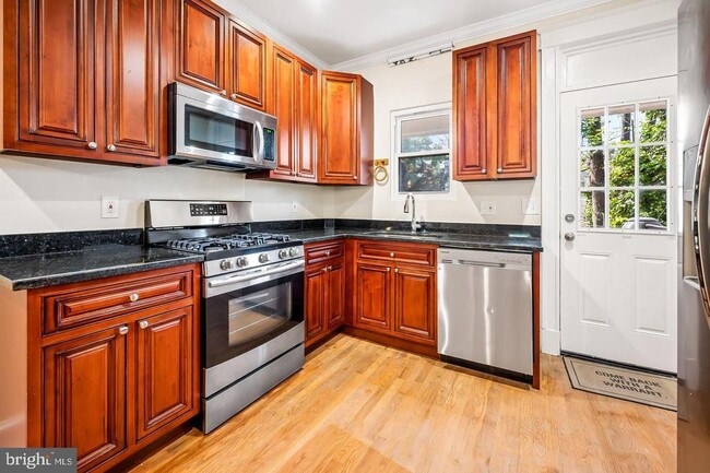 Building Photo - 333 E 29th St