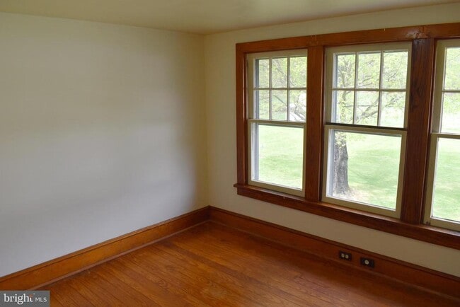 Building Photo - 9526 Circle Dr