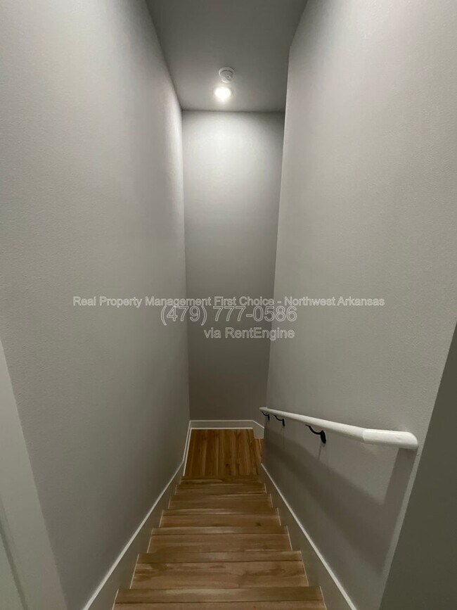 Building Photo - 1042 S Laramie Hts